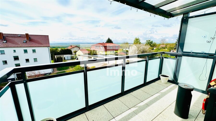Schöne modernisierte 4 Zimmer Wohnung mit Balkon und Garage - Balkon mit Panoramablick